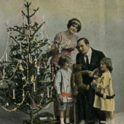 В Омске расскажут об истории новогодних елок